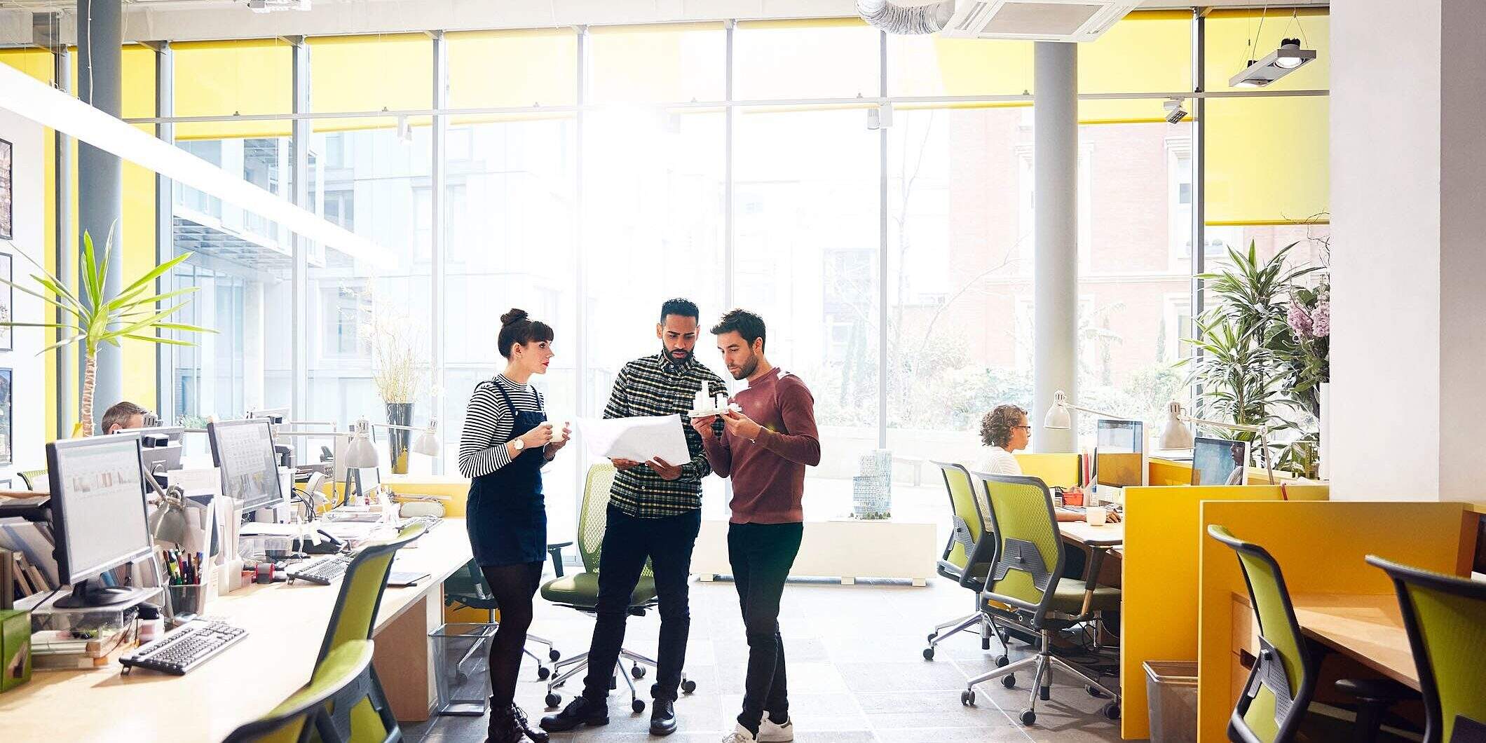 Entenda o que é a assistência do seguro empresarial, quais serviços estão incluídos e como ela pode facilitar a gestão de riscos.