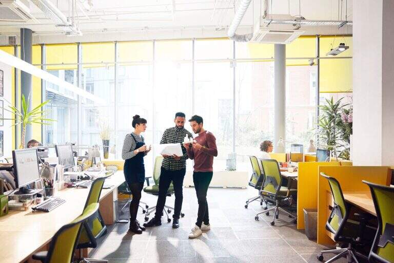 Entenda o que é a assistência do seguro empresarial, quais serviços estão incluídos e como ela pode facilitar a gestão de riscos.