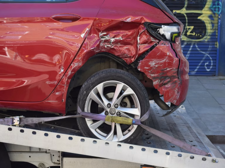 carro na plataforma. agora é hora de usar o carro reserva