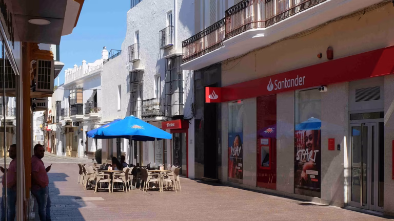 agencia do banco santander. reflaxão para escolha de qual seguro optar